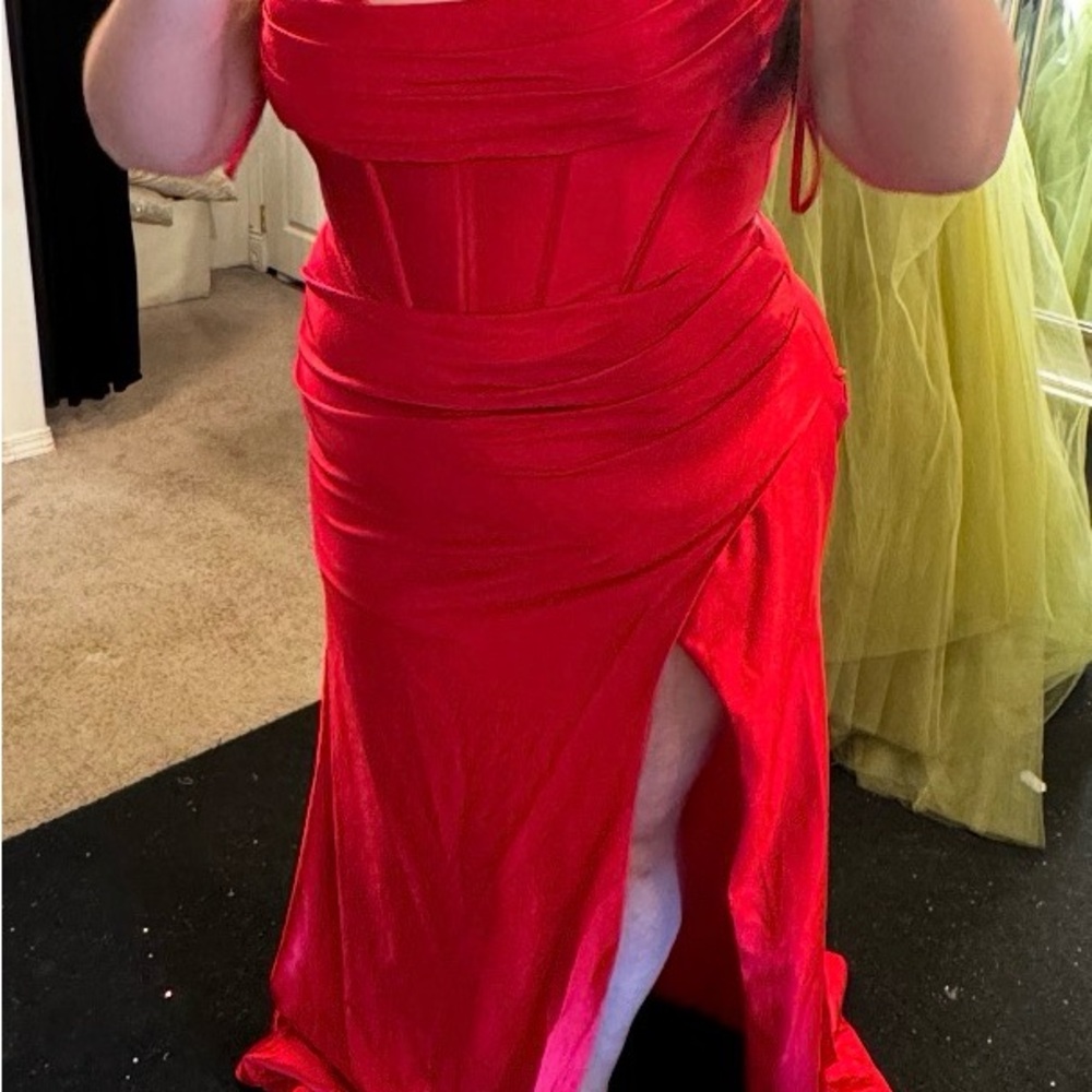 Curve-Friendly Red Strapless Prom Gown with Side Slit - Picture 3 of 4